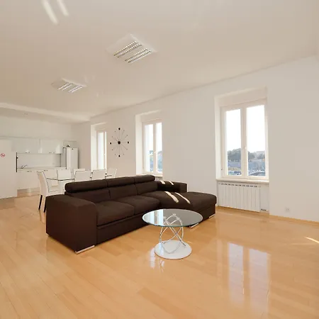Eden Penthouse 扎达尔