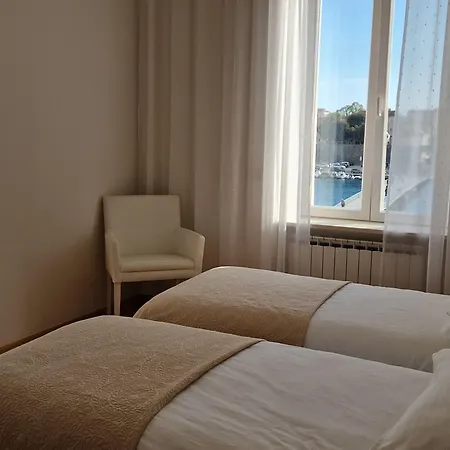 Eden Penthouse زادار