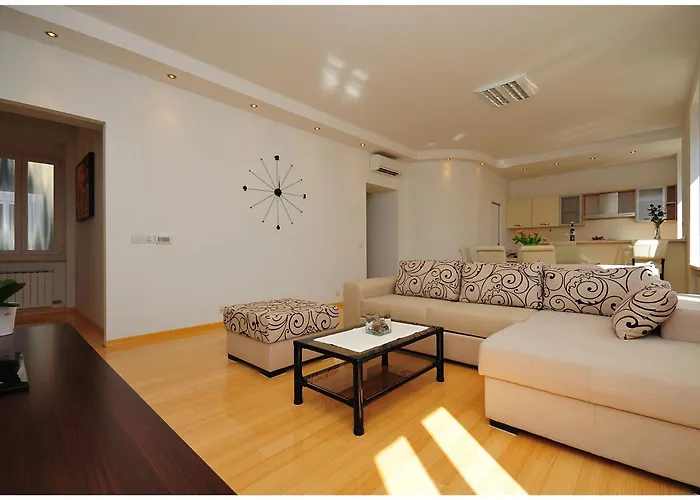 Eden Penthouse 公寓 *