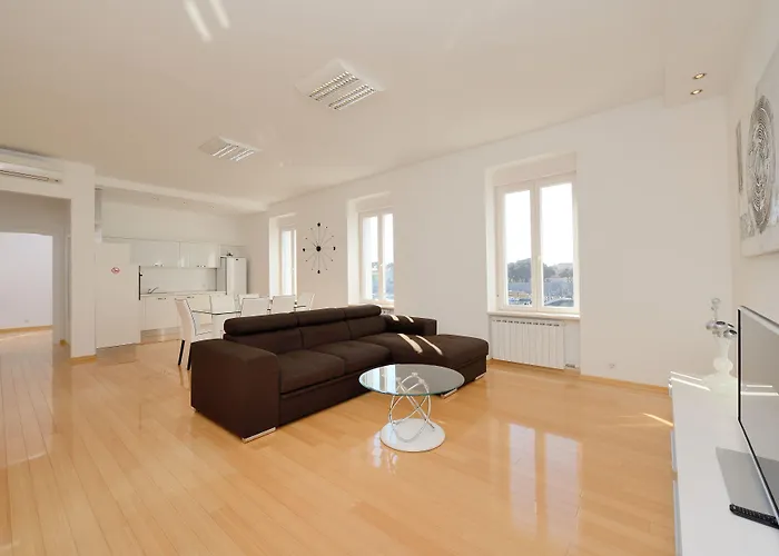 Eden Penthouse 扎达尔
